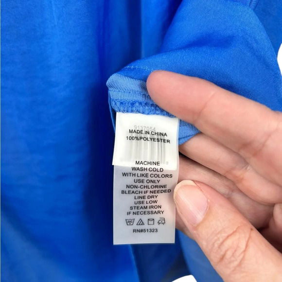 Vince Camuto flowy camisole top, M, royal blue, satiny Summer Resortwear Chic - Picture 9 of 9